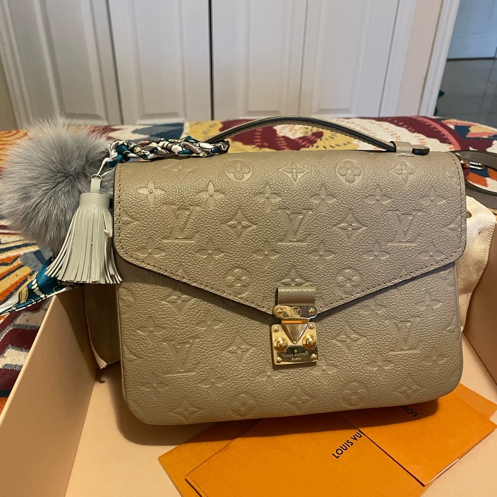 Louis Vuitton Pochette Métis